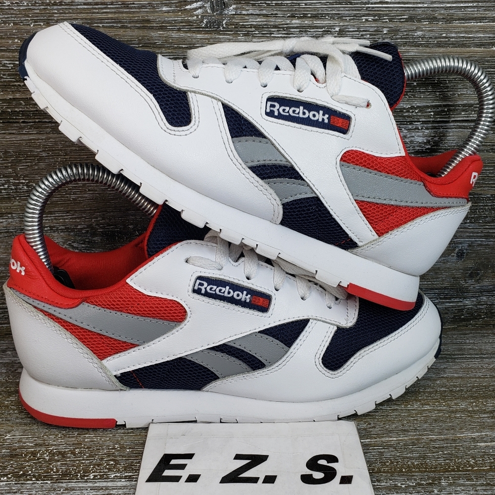Reebok Classic White Blue Red Running Size 4 Youth